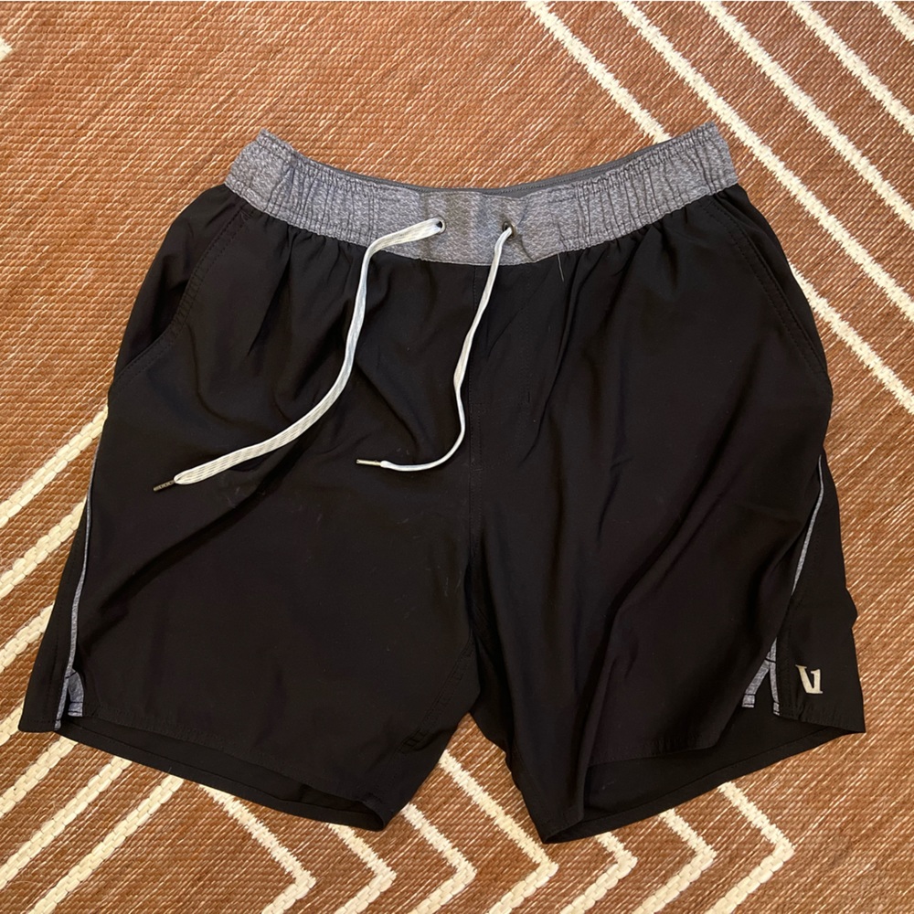 Men’s Vuori shorts with Built in Liner